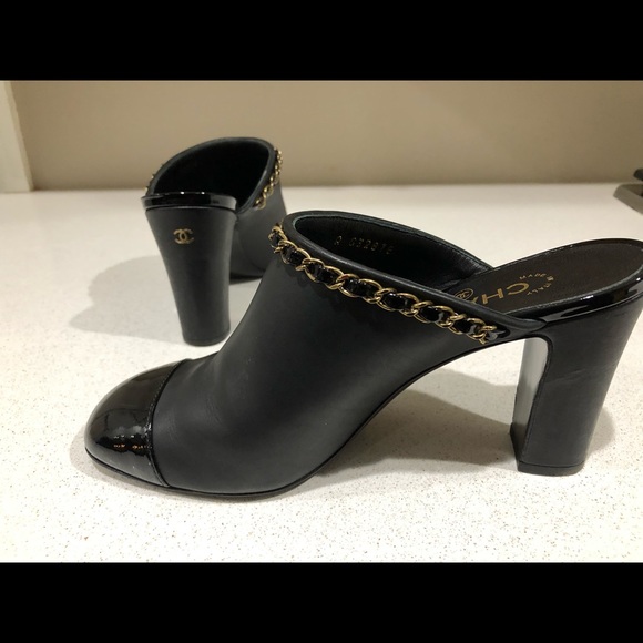 Chanel Gold CC Logo &Chain Link Mules. Size 39. - Picture 5 of 8